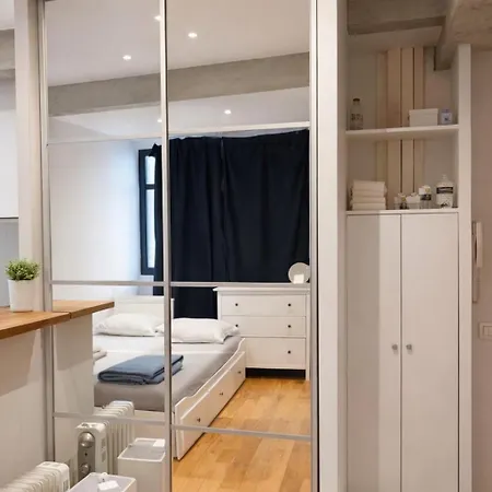 Very Large Batignolles, 17th Arrondissement * פריז