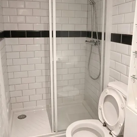 Very Large Batignolles, 17th Arrondissement * פריז