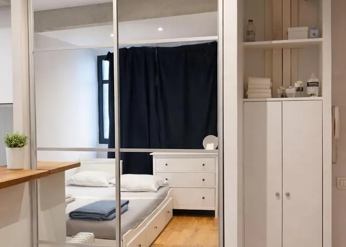 Very Large Batignolles, 17th Arrondissement * פריז